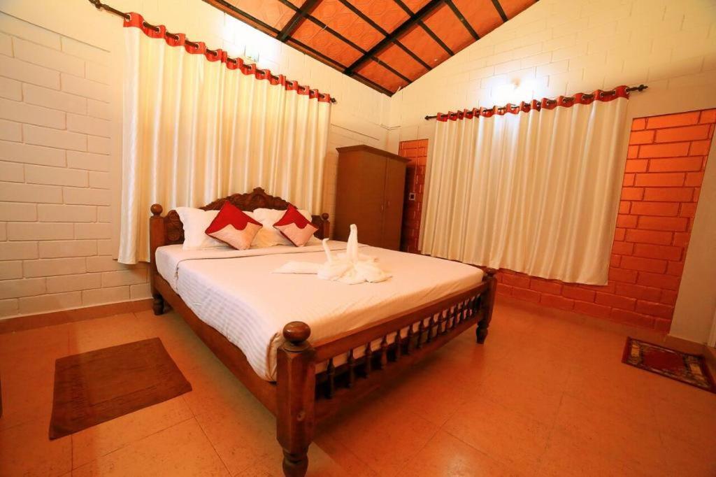 Emarald Wild West Hotel Султан Батери Екстериор снимка