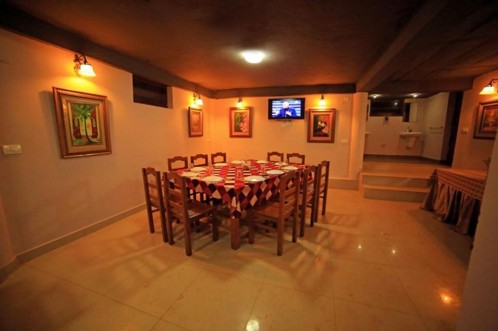 Emarald Wild West Hotel Султан Батери Екстериор снимка